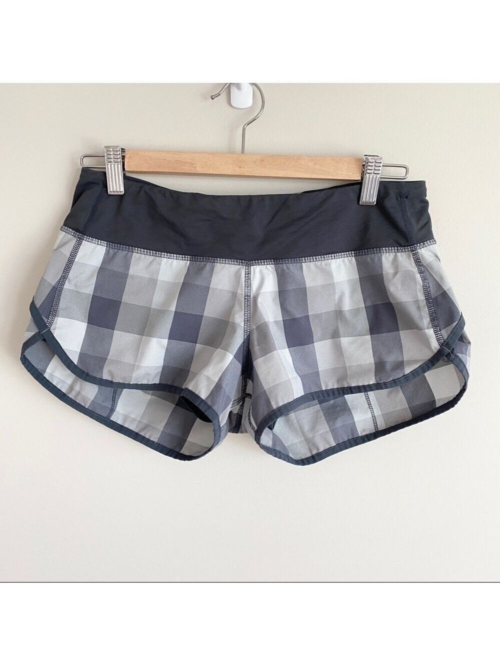 𝅺lululemon Speed Shorts Wet Dry Warm Lined Gray Plaid 2.5" inseam Size 6